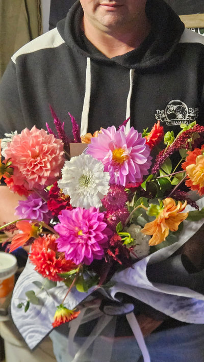 🌼 The Seasonal Vase – $30